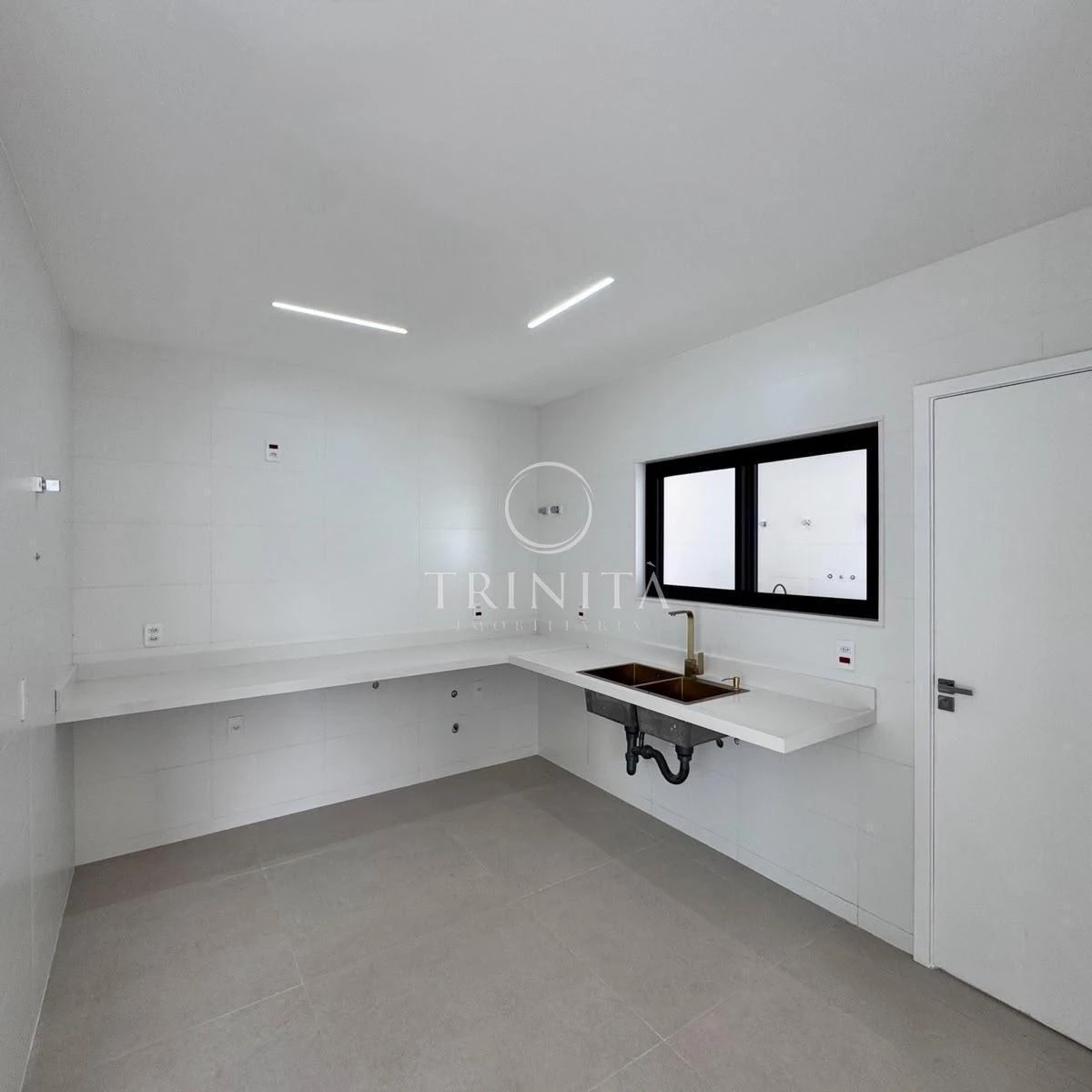 House, 210 m², with a grill on the balcony — photo 9