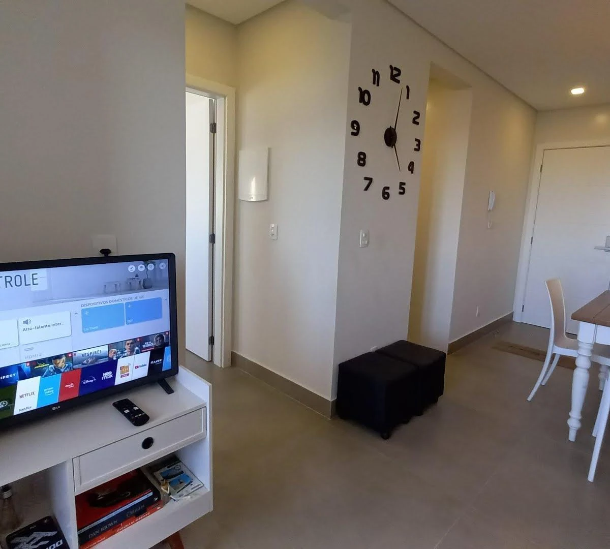 One-bedroom apartment with a water view in Florianópolis — photo 27