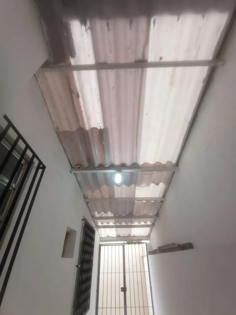 Casa de vila com 2 quartos e banheiro com box de vidro — photo 7