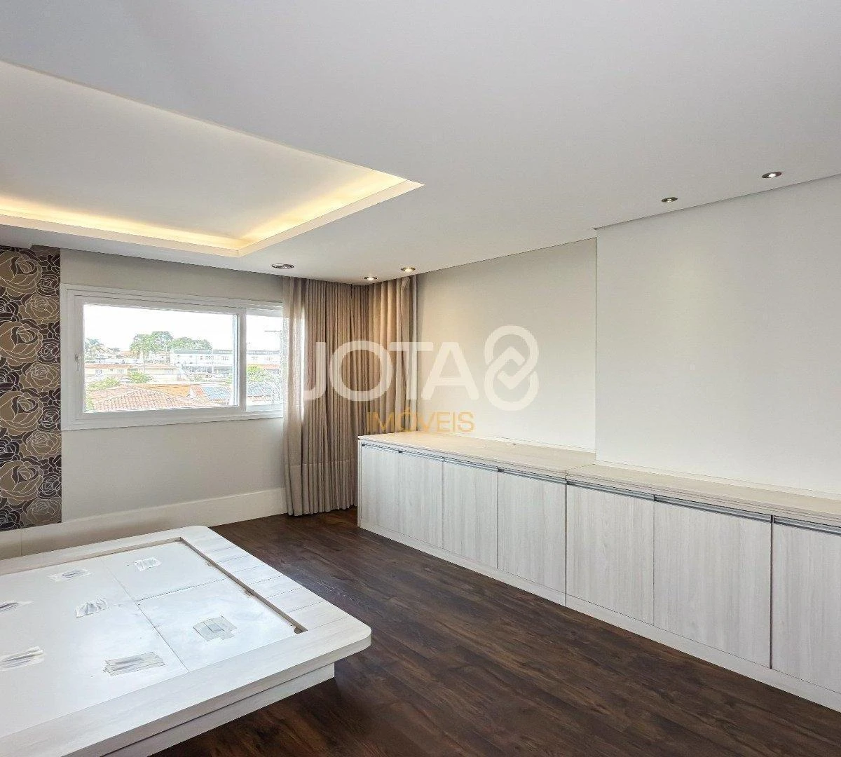4-bedroom house with floor-to-ceiling windows — photo 16
