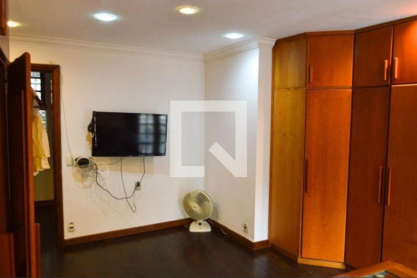4-bedroom house with a park view — photo 21