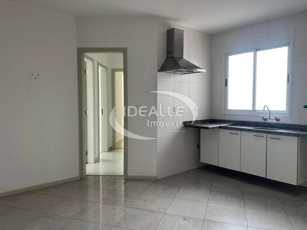 3-bedroom apartment with enclosed balcony and 2 parking spots — photo 10