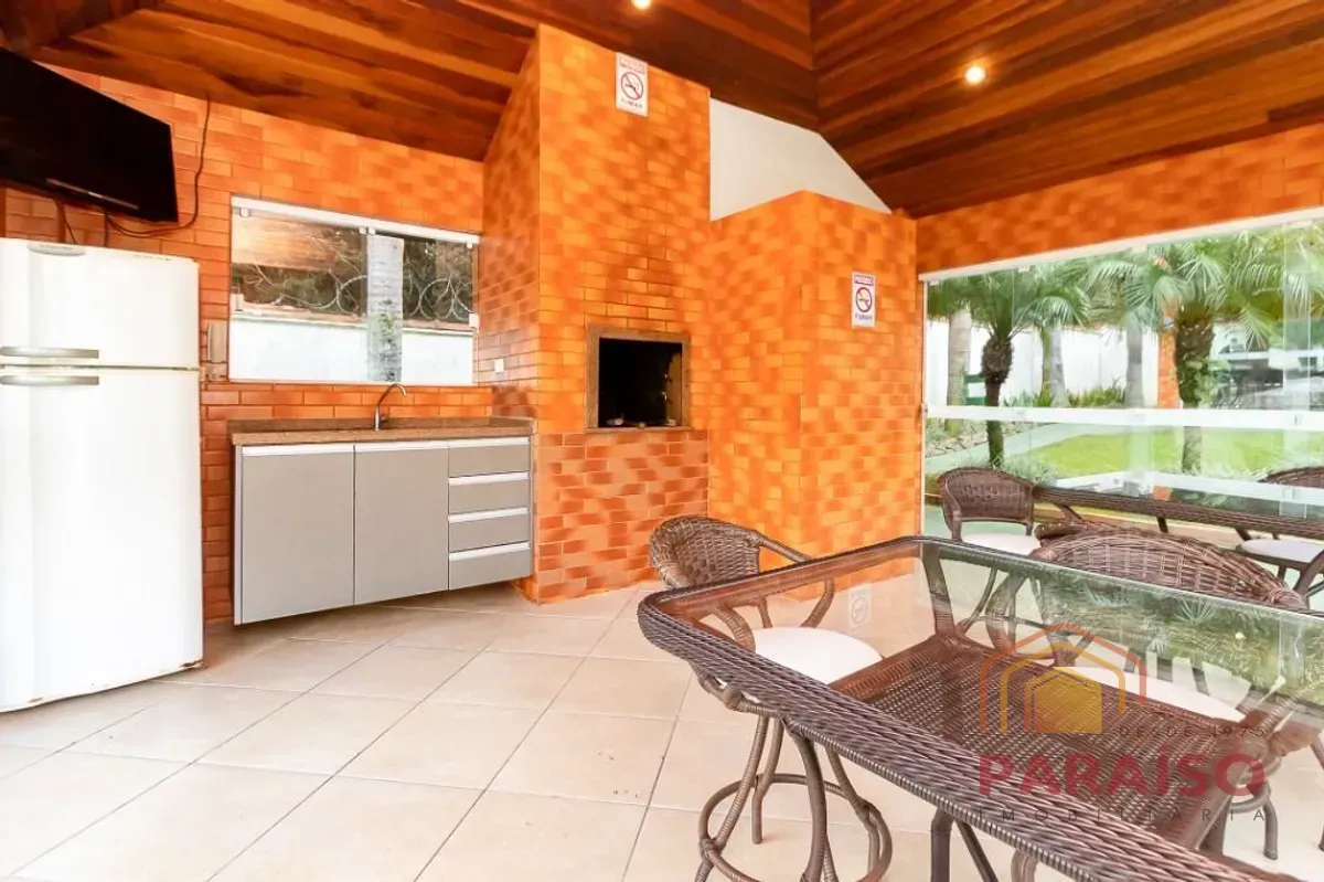 Balcony with a grill in a 2-bedroom apartment, 90 m² — photo 25