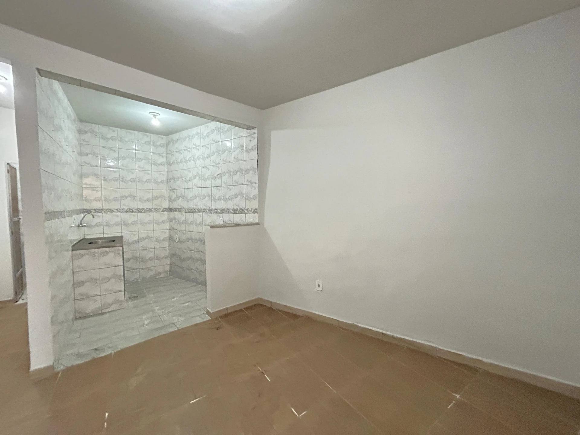 Studio sem mobília com mini cozinha e 1 quarto — photo 3