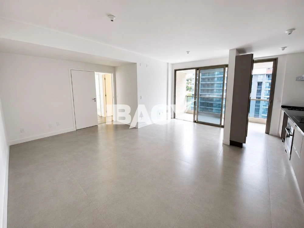 3-bedroom apartment with open-plan kitchen and 2 parking spaces — photo 3