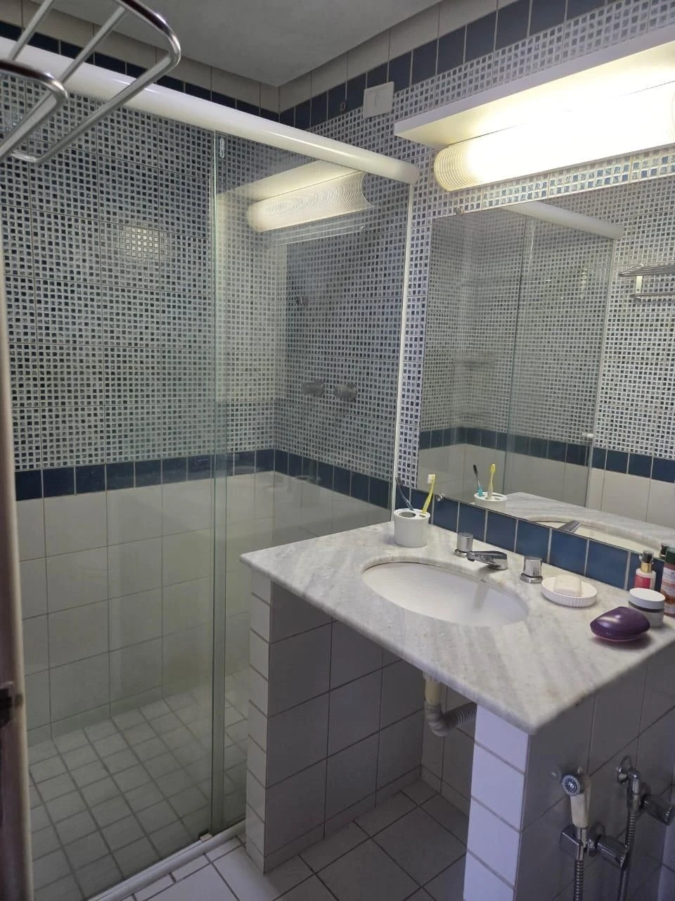 One-bedroom apartment with a washing machine — photo 9