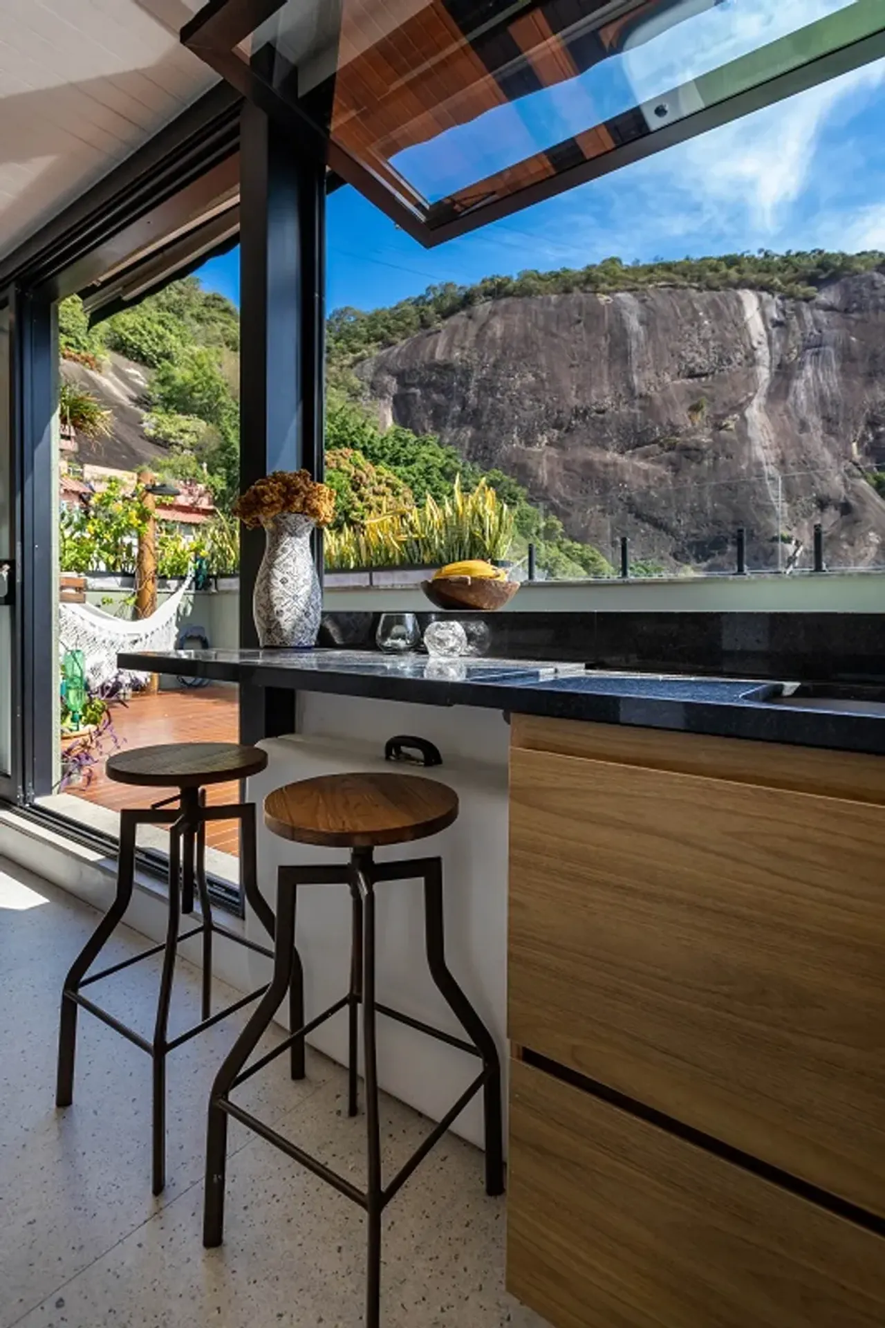 120 m² apartment with 2 bedrooms, 2 baths and a terrace — photo 34