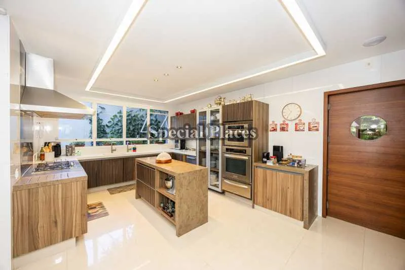 Furnished house with 6 bedrooms and 550 m² — photo 10