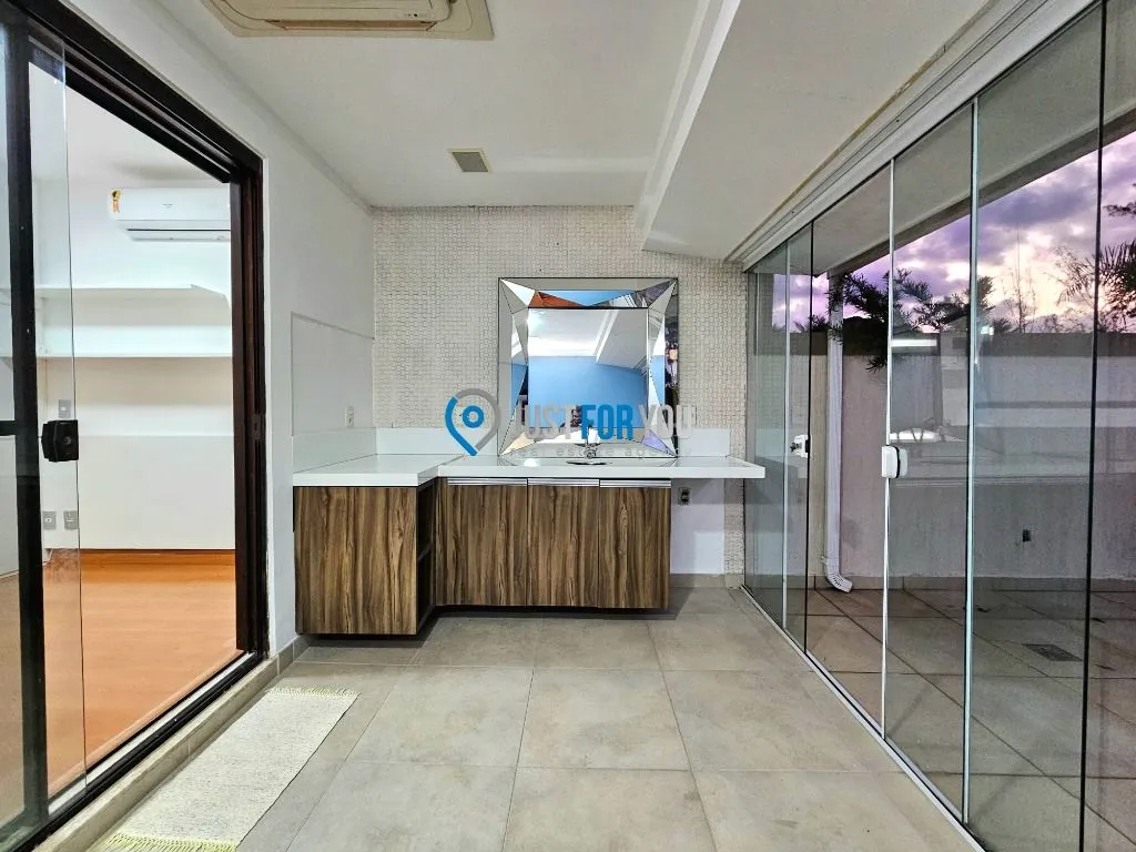Furnished 4-bedroom house with 5 bathrooms and 350 m² — photo 42