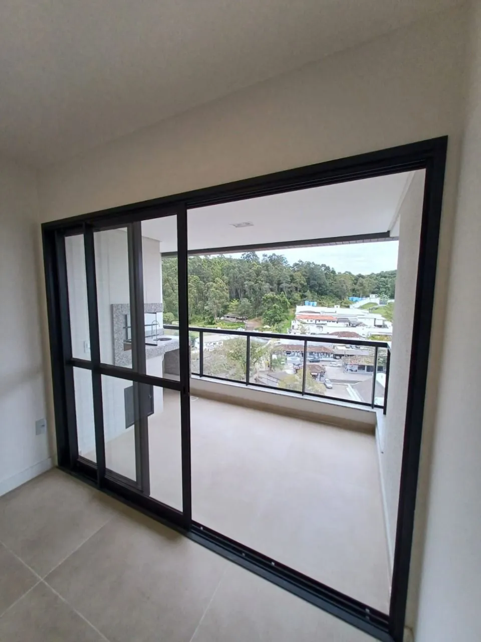 Apartment with open-plan gas kitchen and 2 bedrooms