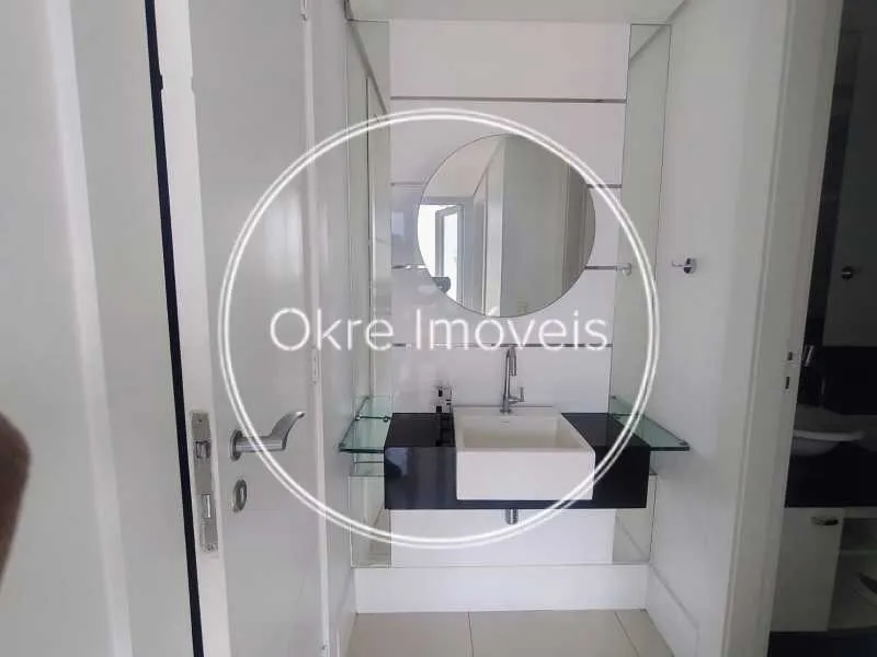 Unfurnished apartment with 2 bedrooms and 3 bathrooms — photo 17