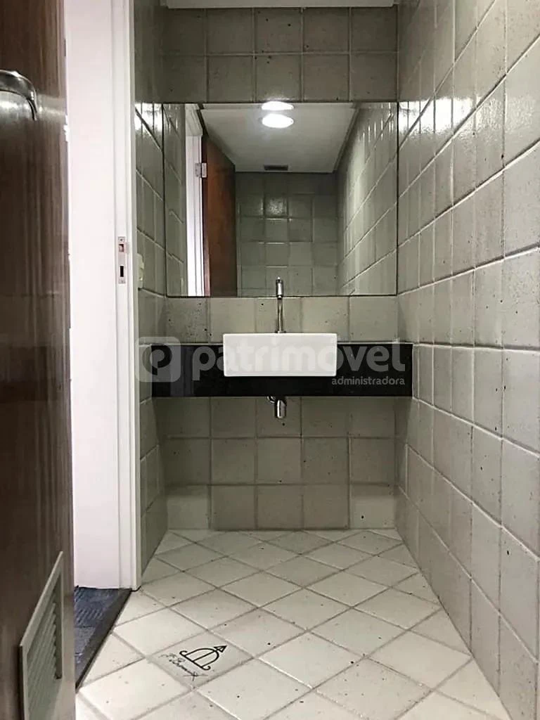 Unfurnished 350 m² apartment with built-in cabinets — photo 5