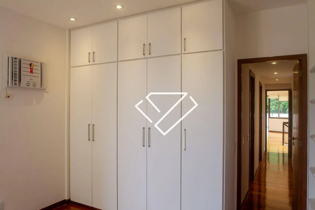 Apartamento com 3 dormitórios e varanda fechada 325 m² — photo 7