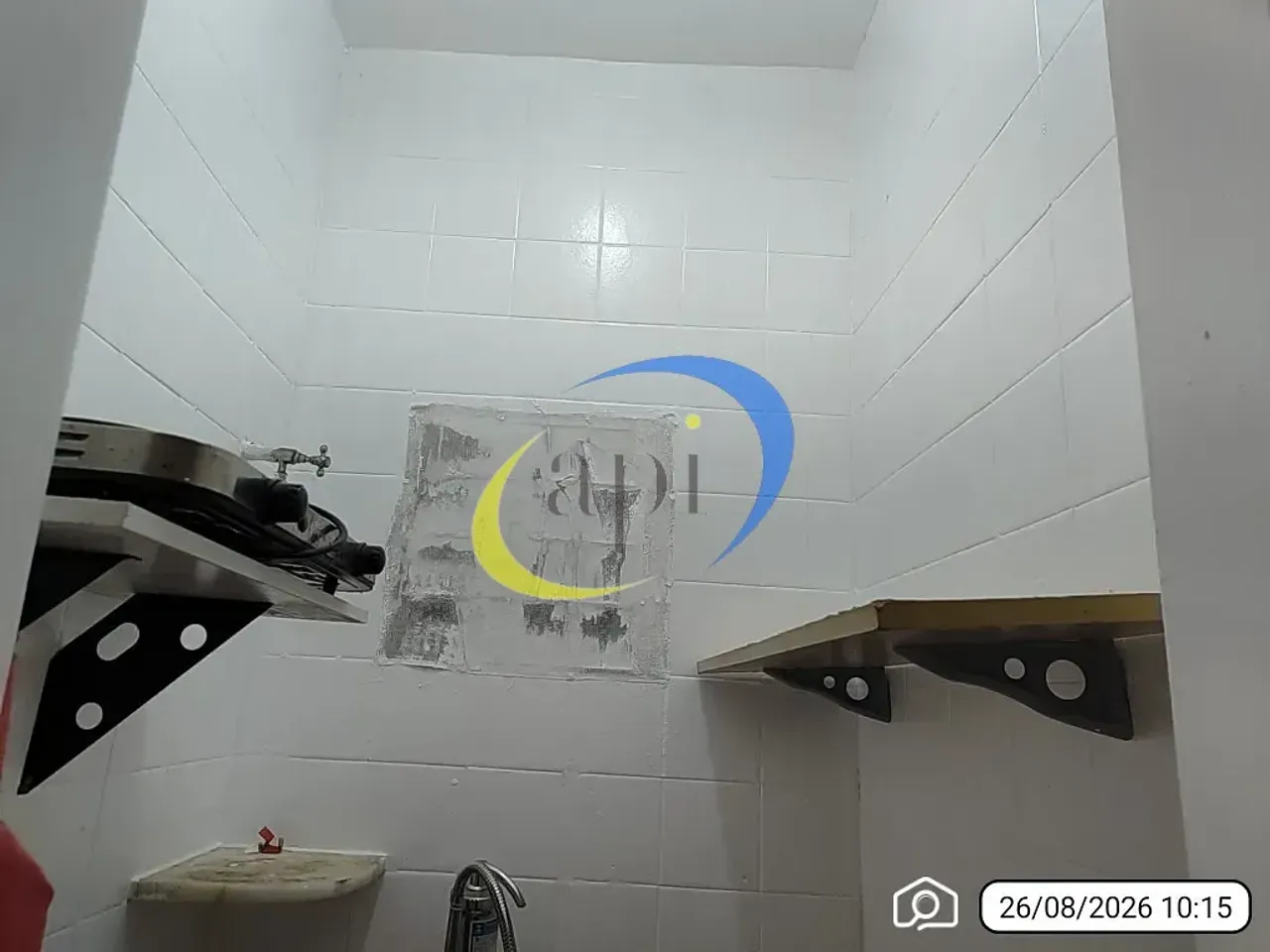 Rental apartment with a glass shower in the bathroom — photo 4