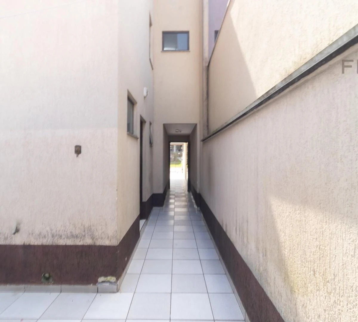 4-bedroom house with a bathtub in Curitiba — photo 43