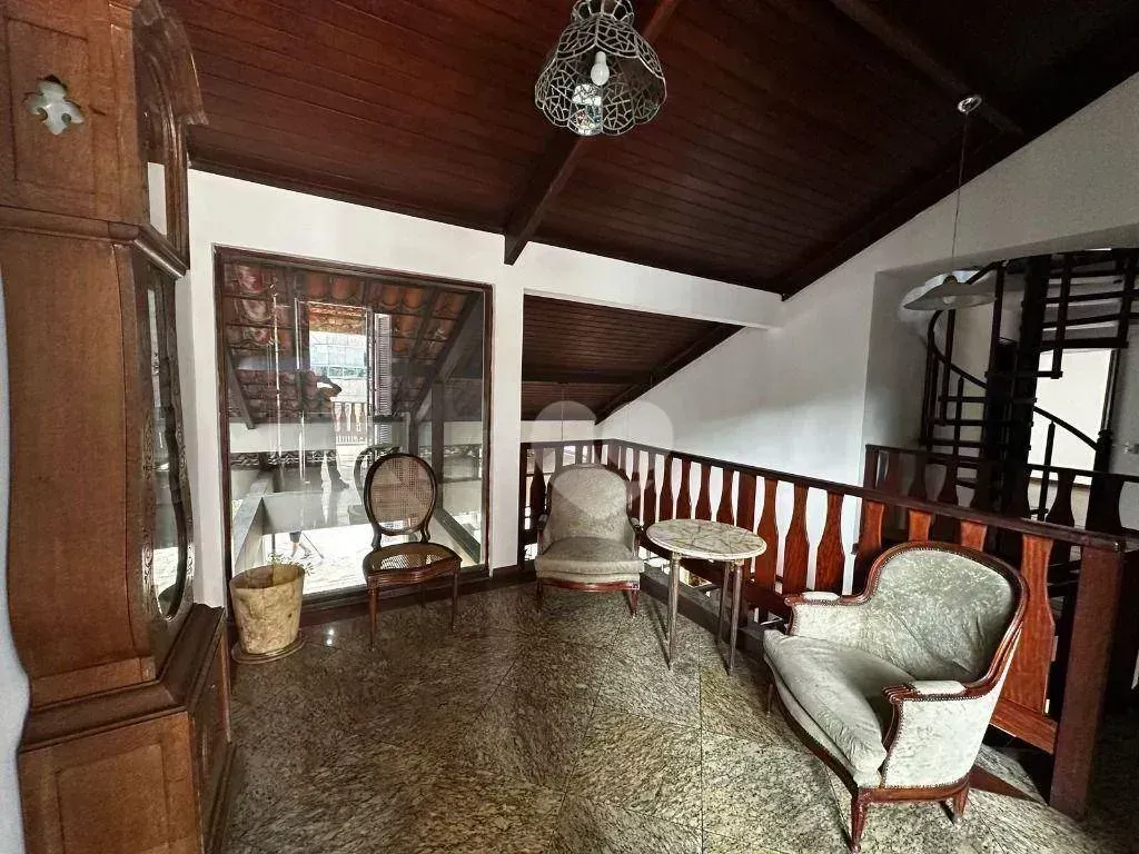 House with 3 bedrooms and 600 m², 4 parking spots — photo 35
