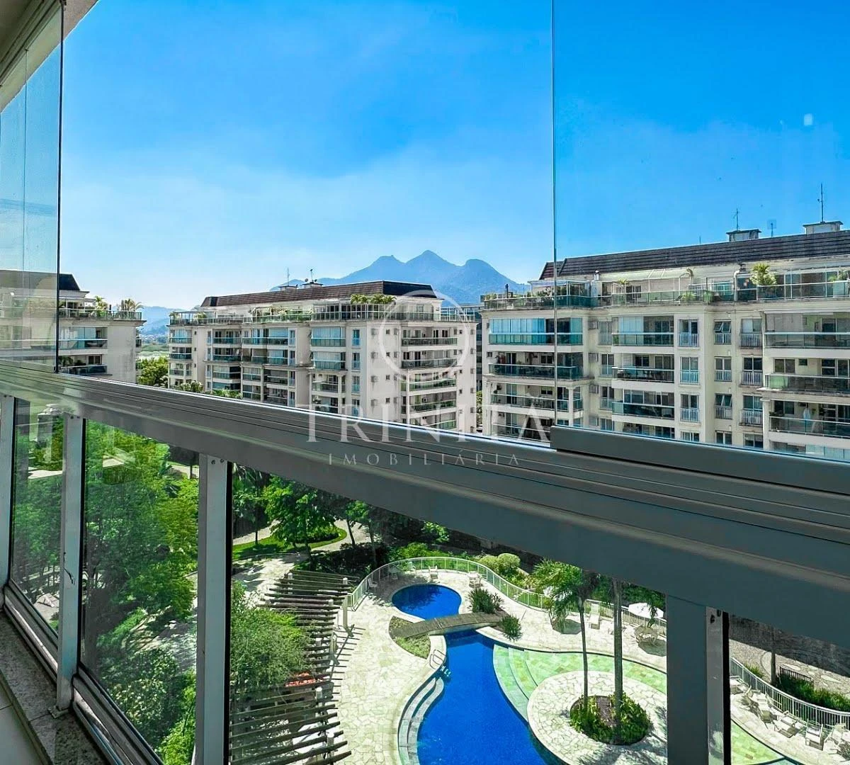 Furnished penthouse with 4 bedrooms, 200 m² and 3 parking — photo 32