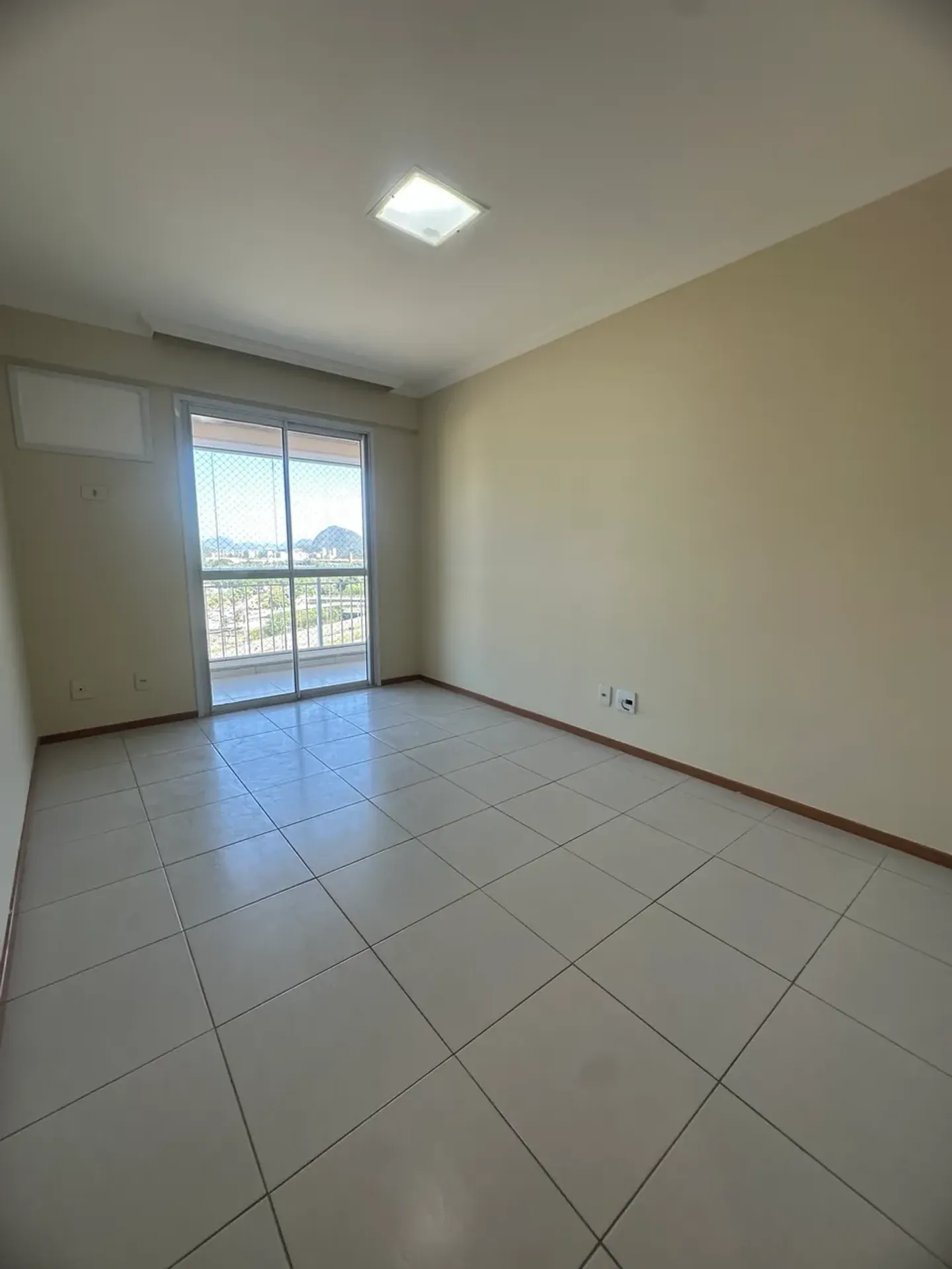 Furnished 3-bedroom apartment with 3 bathrooms — photo 8