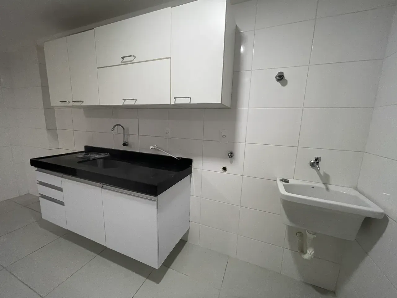Glass-enclosed balcony in a 4-bedroom apartment, 115 m² — photo 18