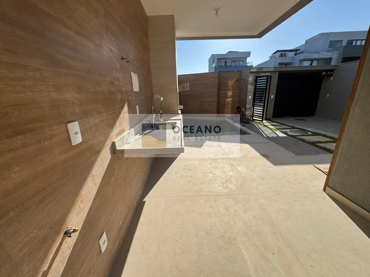 4-bedroom house with a grill on the balcony — photo 23