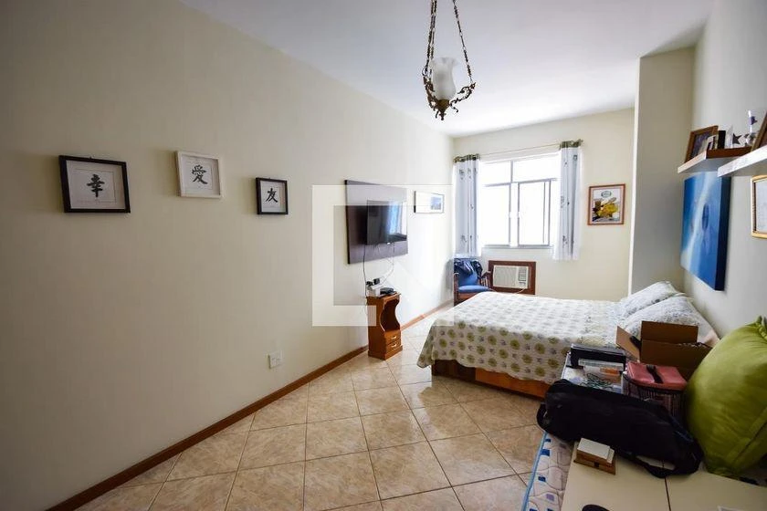 Rental house with 6 bedrooms and 260 m² total area — photo 17