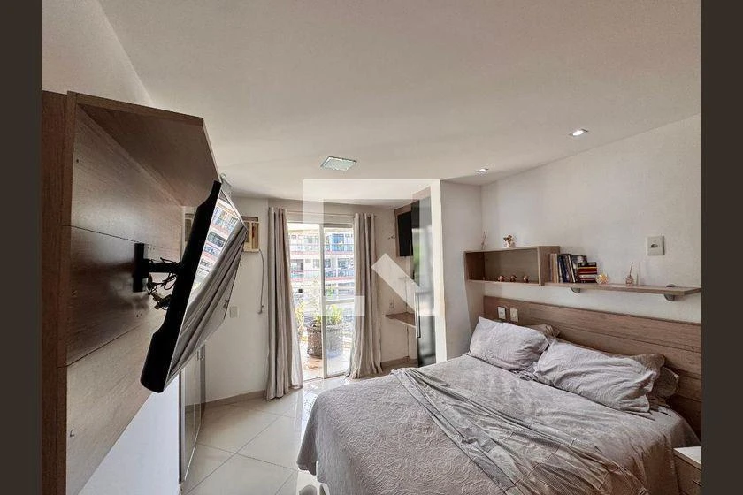 Glass-enclosed balcony in a 2-bedroom apartment, 115 m² — photo 4