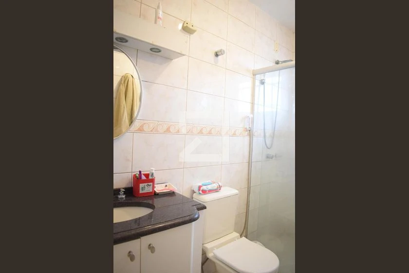 Condo house with 3 bedrooms and a built-in laundry setup — photo 4