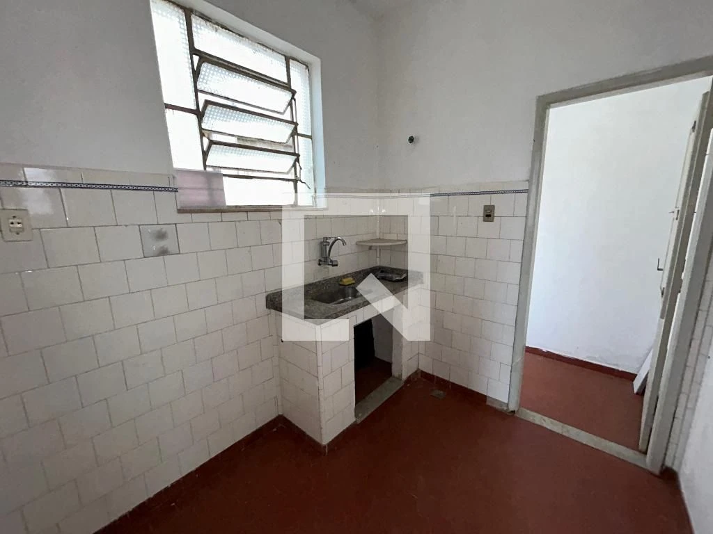 House, 40 m², with wood or laminate floors — photo 2