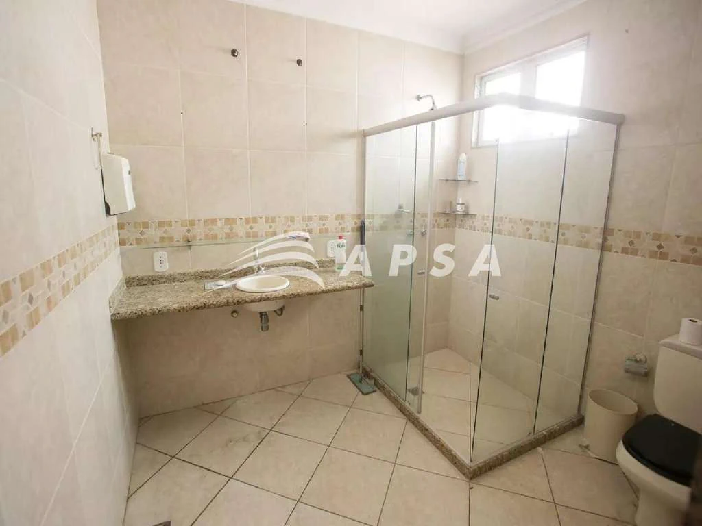 Duplex house with 4 bedrooms, 5 baths and a gas stove — photo 15