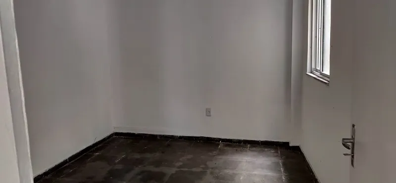House with 2 bedrooms, 1 bath and no parking — photo 3