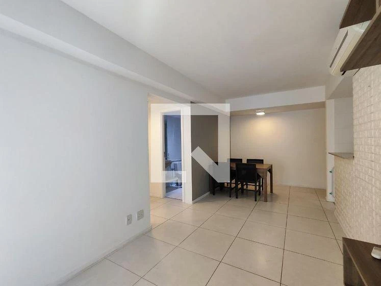 2-bedroom apartment in a building with a gym — photo 6