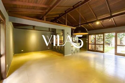 3-bedroom house with a bathtub in Curitiba — photo 39