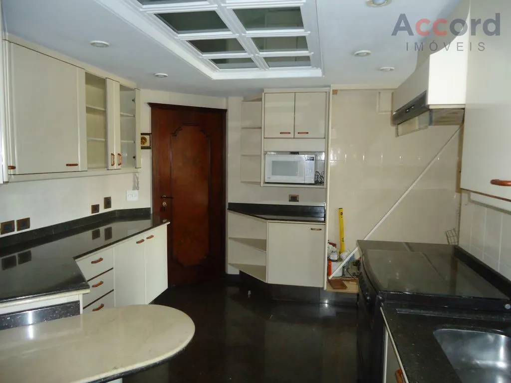 Top-floor apartment with 2 bedrooms and 4 bathrooms, 224 m² — photo 21