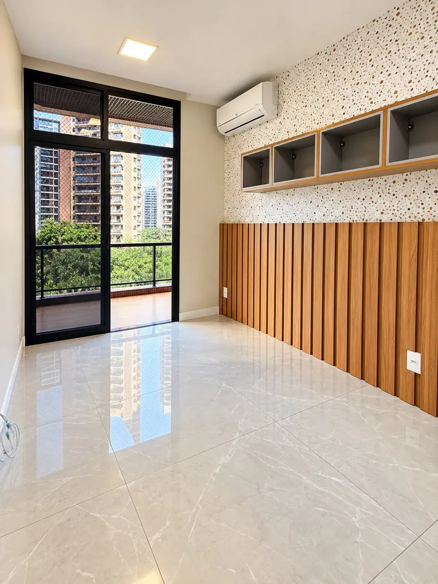 Apartment on the 4th floor with a private BBQ — photo 2