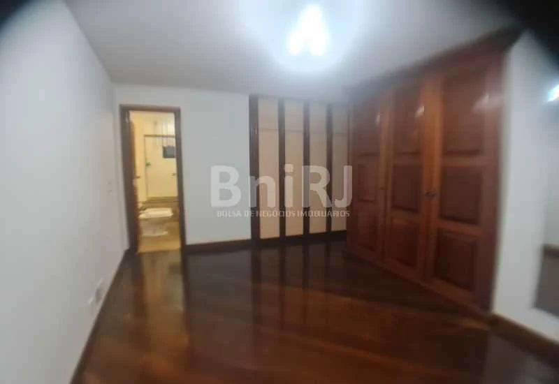 4-bedroom apartment with 271 m² and 3 parking spots — photo 14