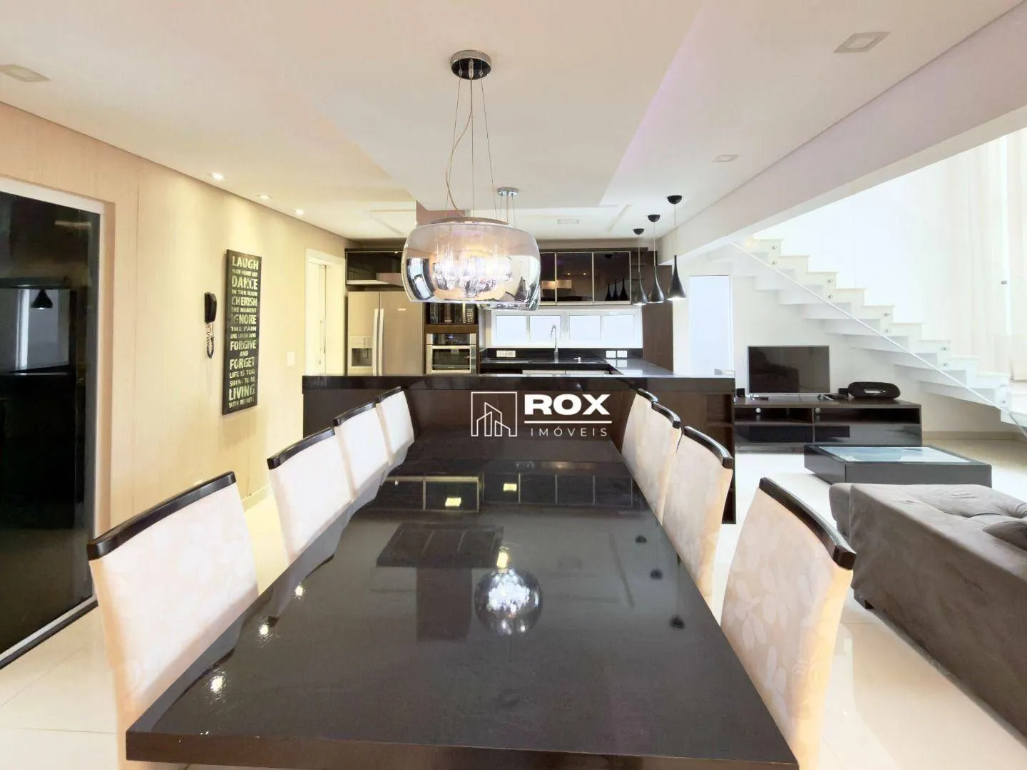 Furnished 322 m² house with 3 bedrooms and private garden — photo 4