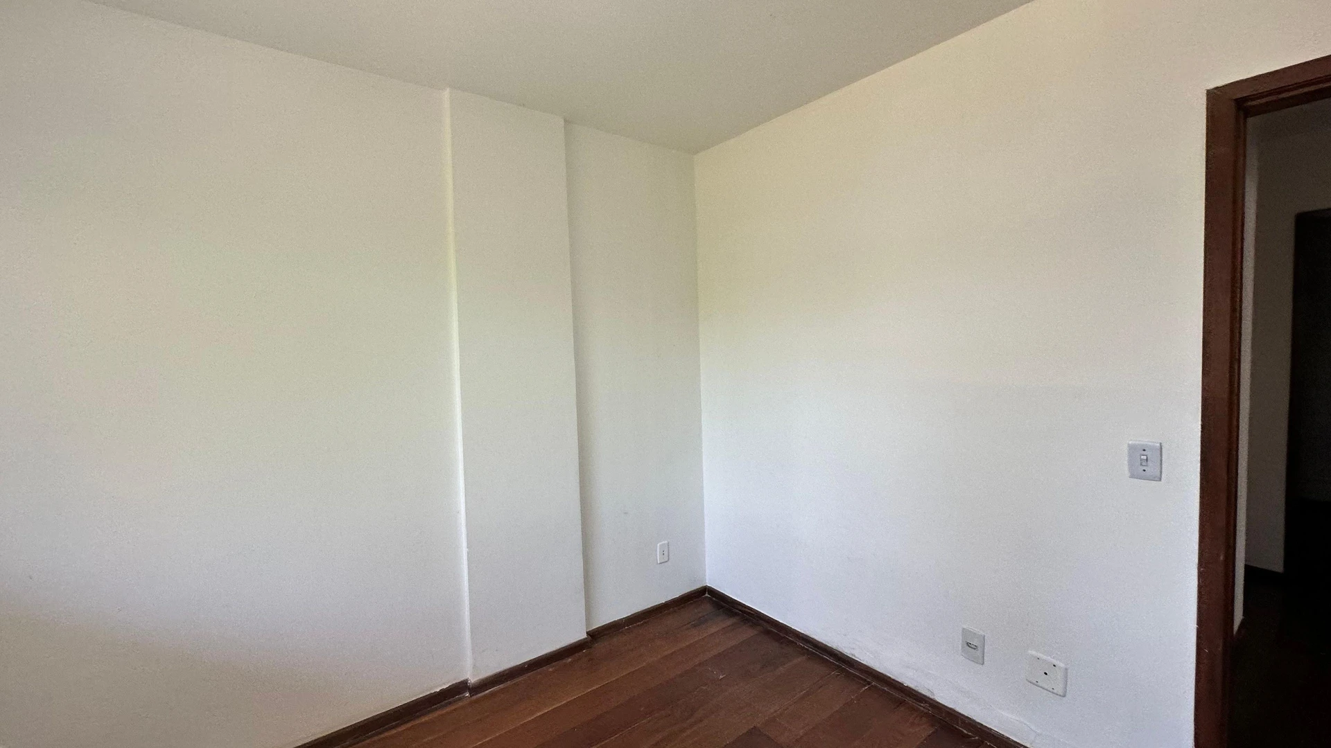 Apartment with built-in wardrobes and a balcony — photo 30