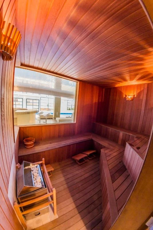 Floor-to-ceiling windows in a one-bedroom apartment, 35 m² — photo 45