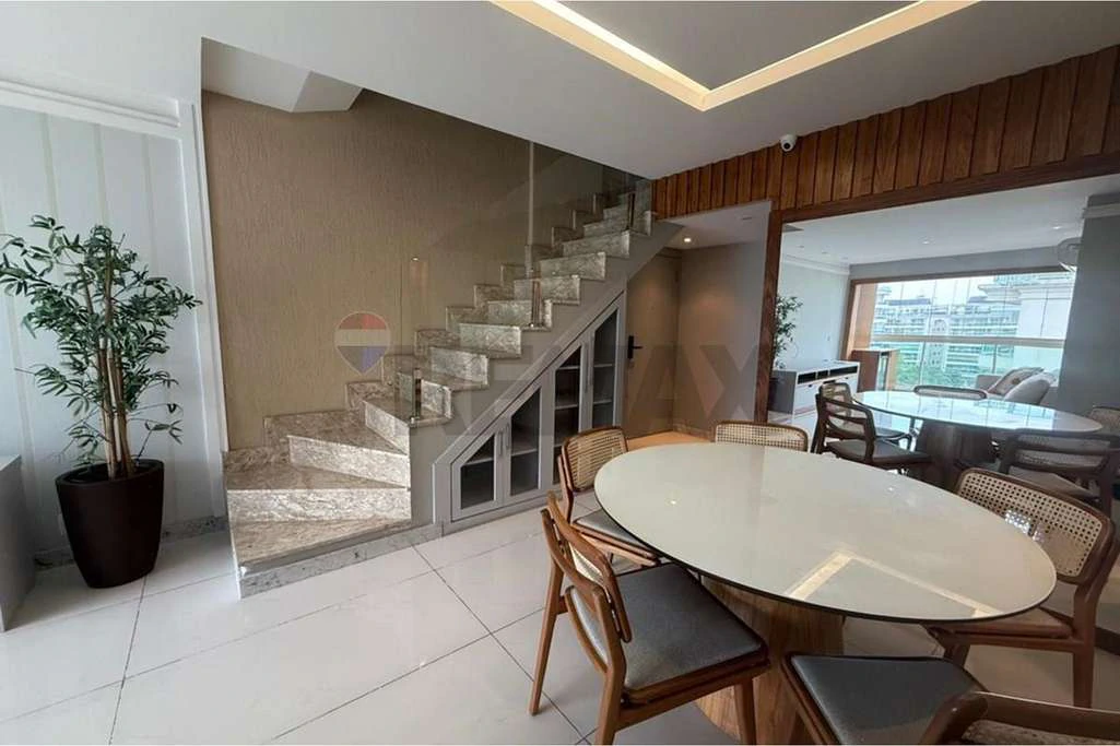 Furnished 246 m² apartment with 4 bedrooms and balcony — photo 24