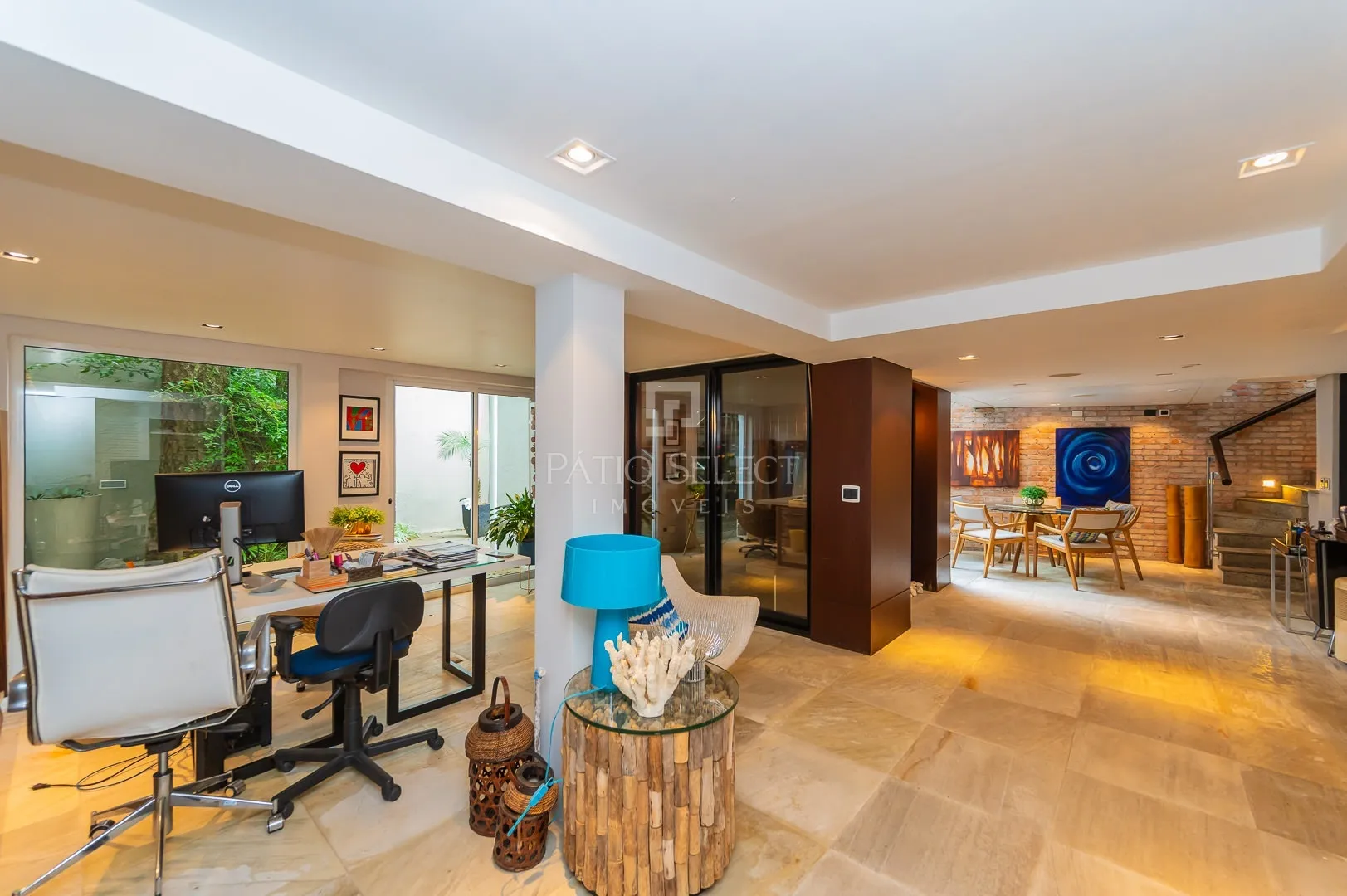 Floor-to-ceiling windows in a 6-bedroom house, 763 m² — photo 44