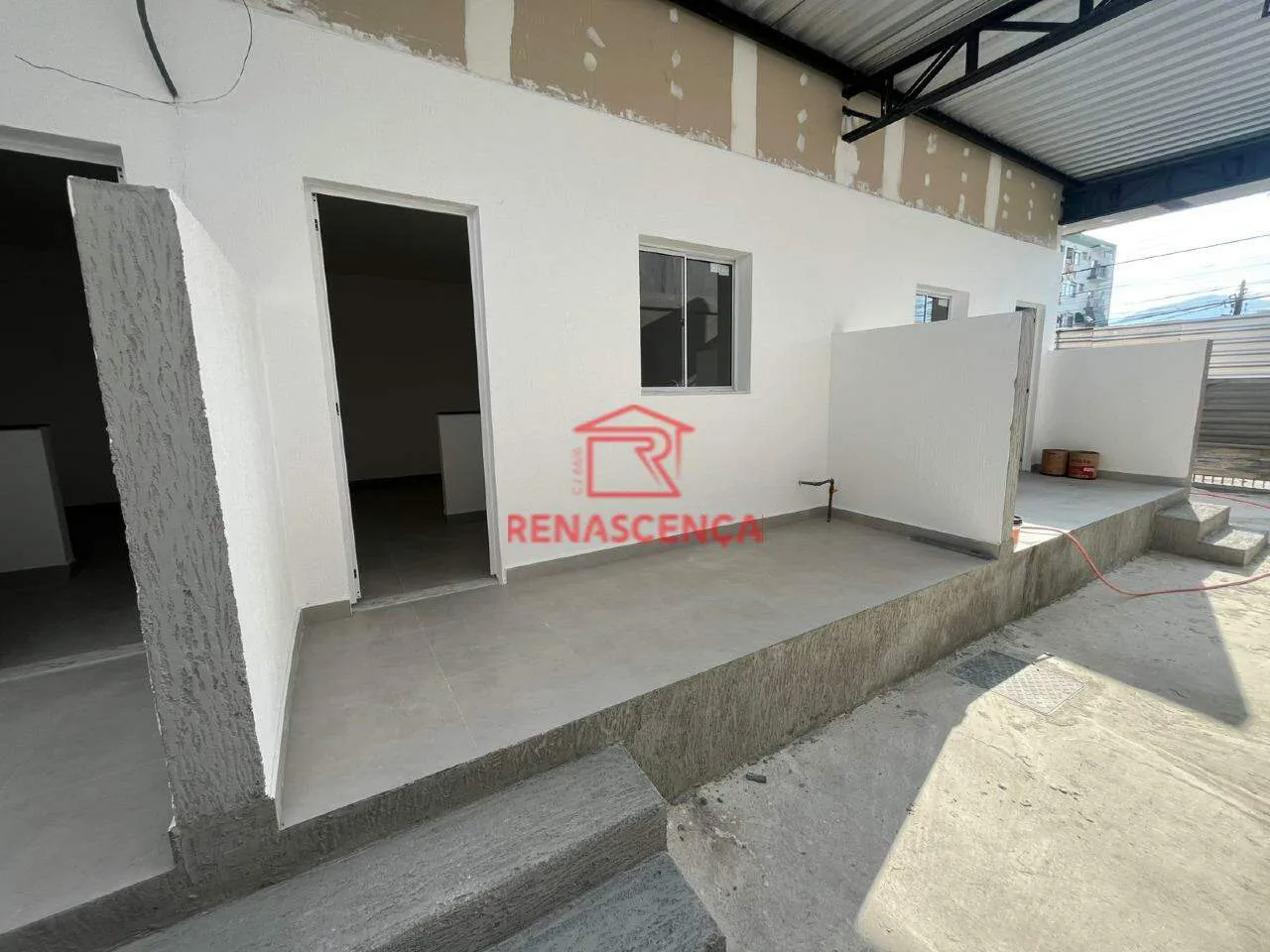Casa com 1 quarto e cozinha aberta com fogão compacto — photo 19