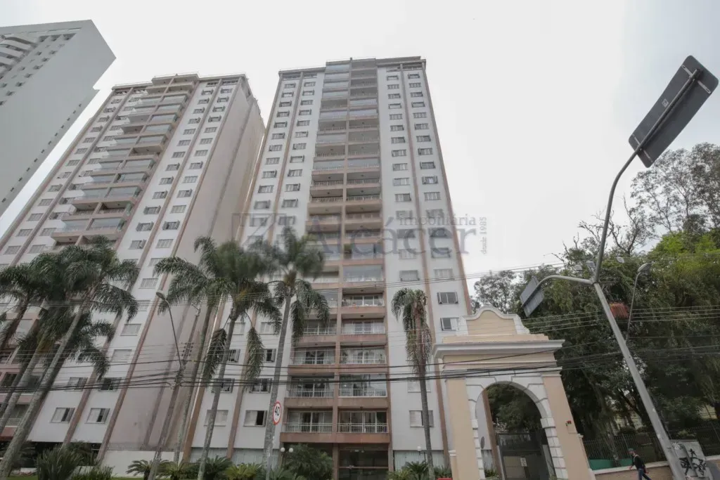 3-bedroom apartment with 4 bathrooms and 2 parking spaces