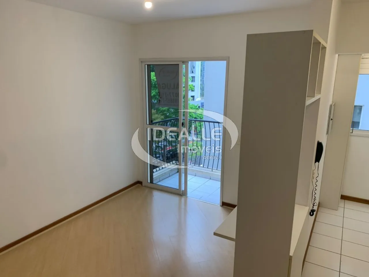 1-bedroom apartment with balcony and 58 m² — photo 3