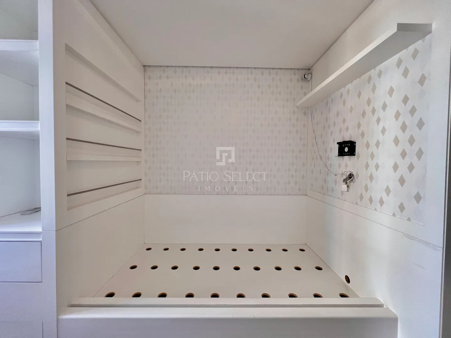 Гардеробная и 3 спальни: квартира 180 м² — photo 69