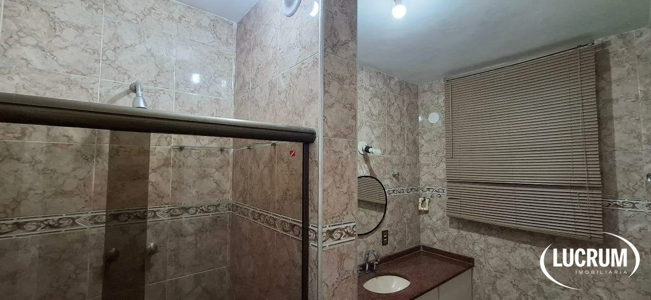 2-bedroom apartment with wood or laminate floors — photo 12