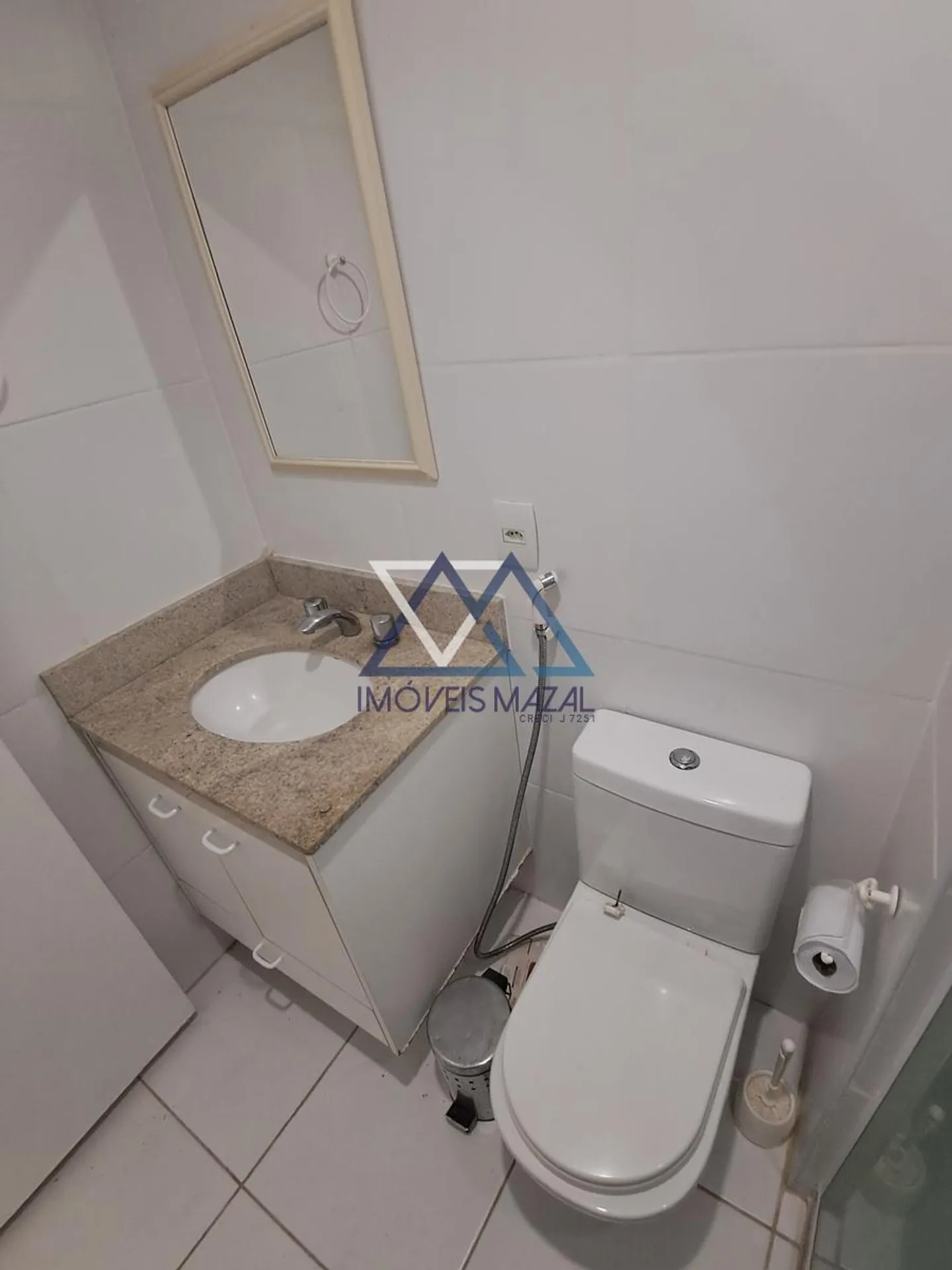 Квартира 70 м² с застеклённым балконом и камином — photo 24