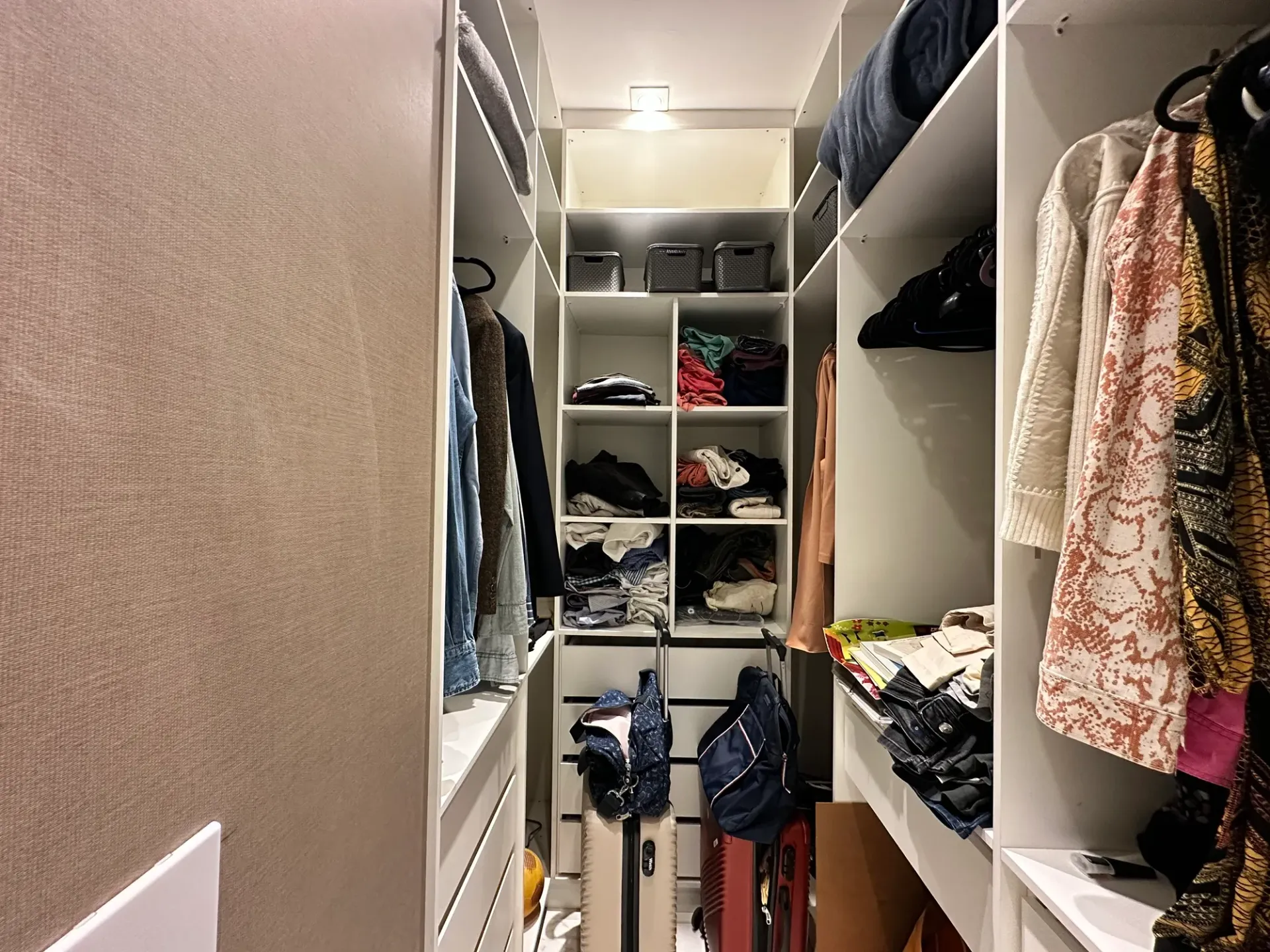 Furnished 250 m² apartment with 4 bedrooms and 5 bathrooms — photo 65