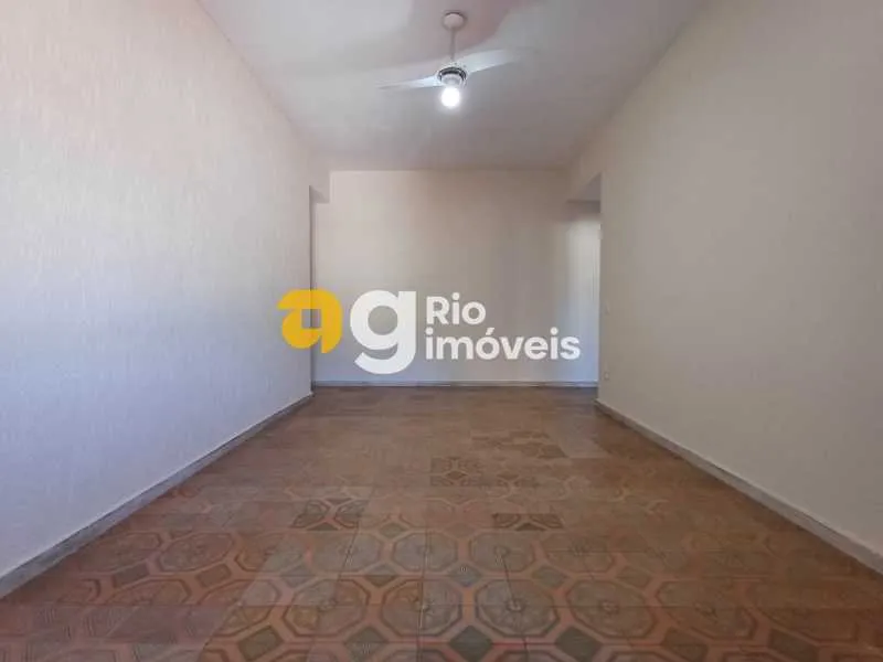 Condominium townhouse with 2 bedrooms and tiled flooring — photo 11
