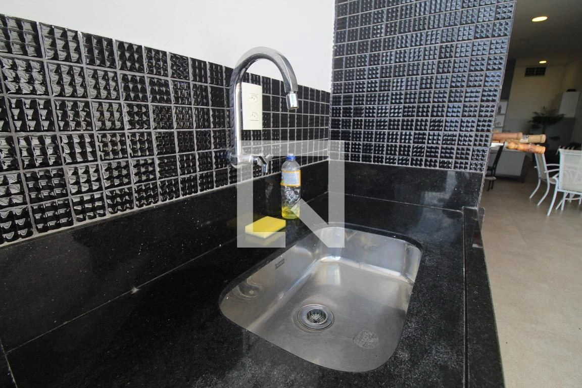 Furnished house with 4 en-suite bedrooms and private garden — photo 2