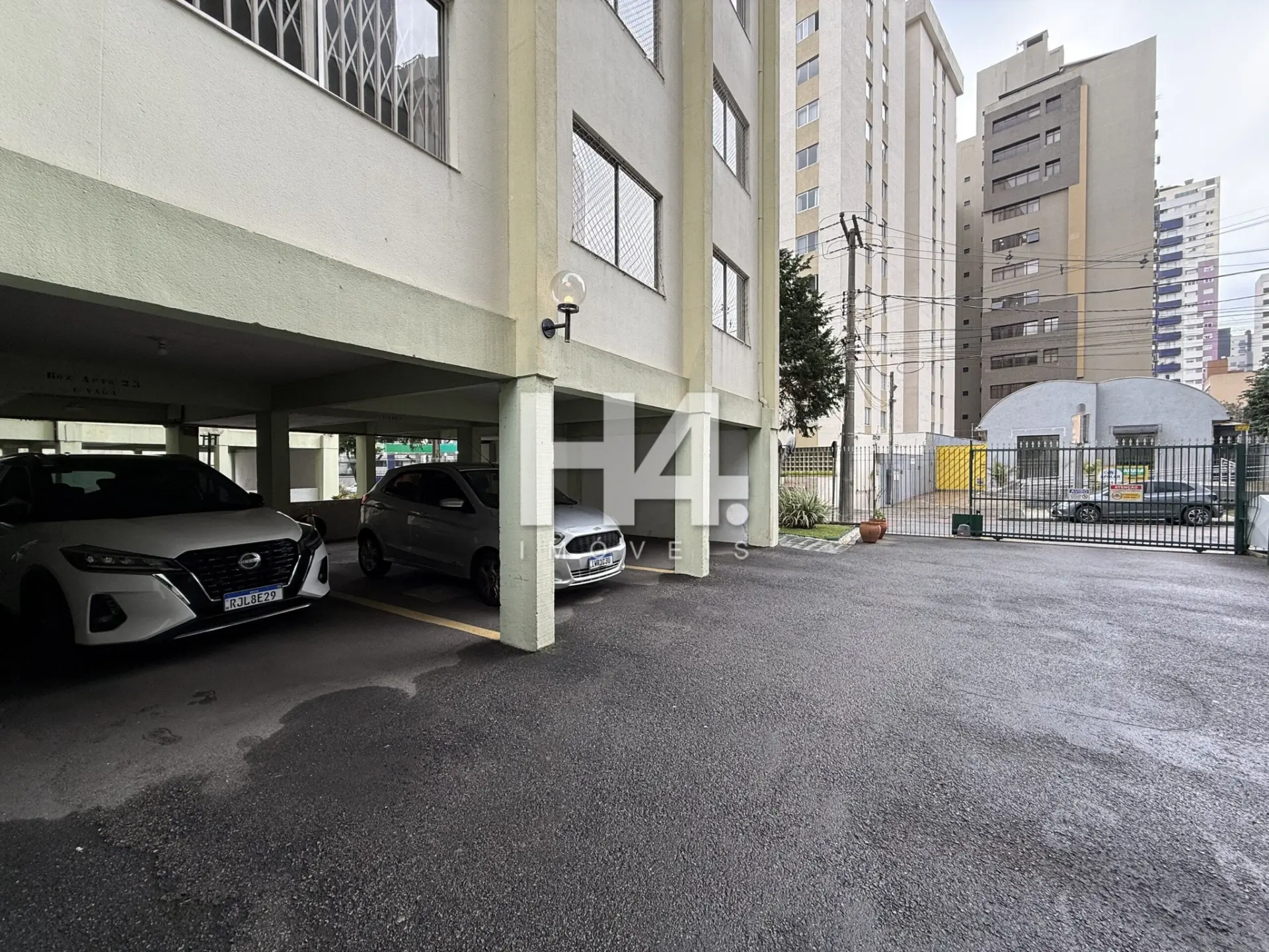 Квартира з 3 спальнями та дерев'яною підлогою або ламінатом — photo 14